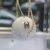 샤넬 CC 마크 볼 라인스톤/플라스틱 숄더백